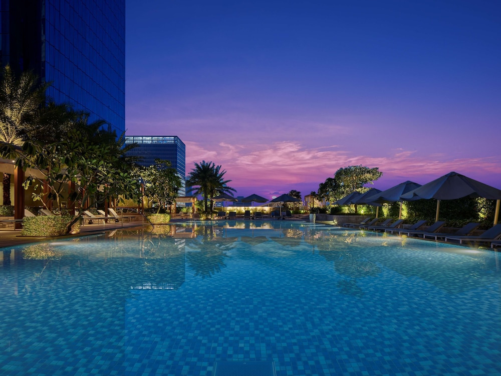 Shangri La At the Fort Manila 108/111