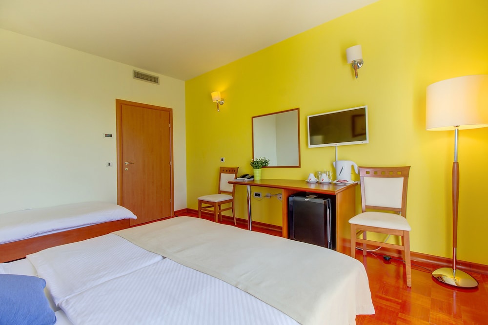 HOTEL MANORA 28/76