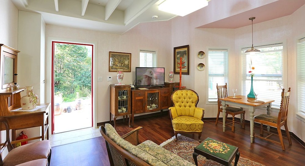 Kismet Cottage 2/26