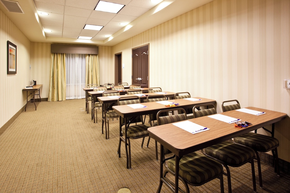 Holiday Inn Express Hotel And Suites Fresno South 52/55