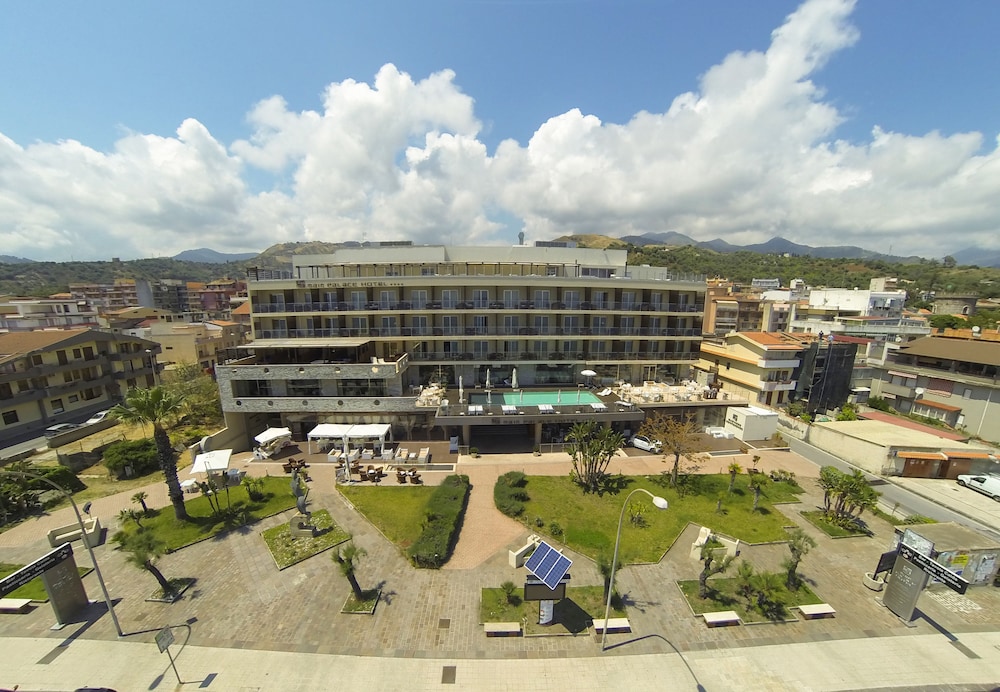 Main Palace Hotel 6/68