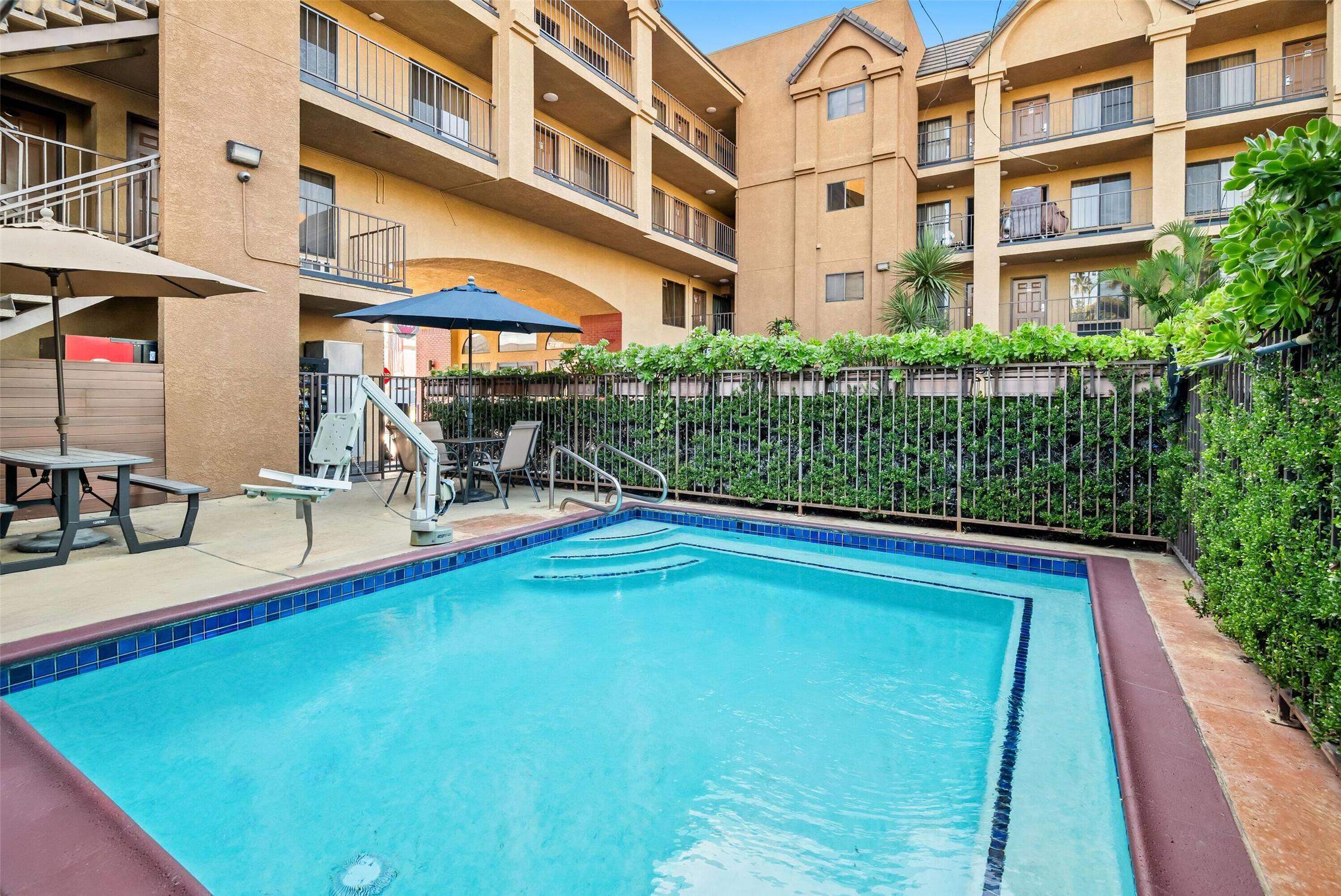Howard Johnson by Wyndham Pasadena 30/52