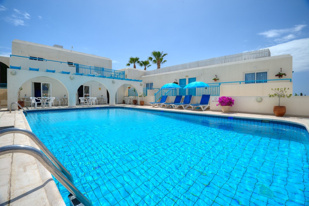 Sunny Hill Hotel Apartments 55/58
