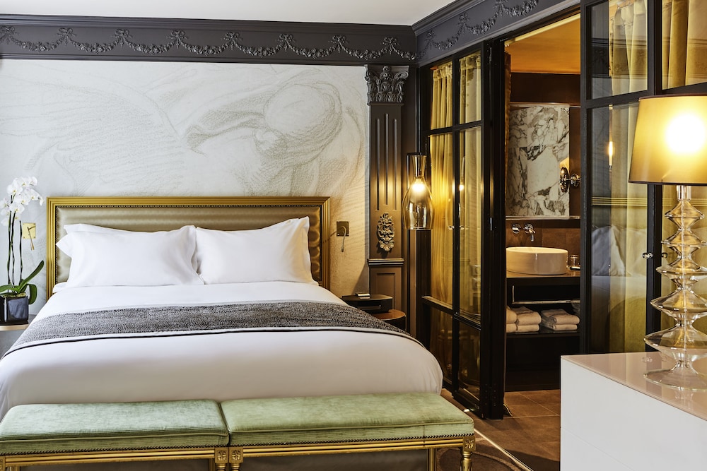 COLLECTION, SUITE, KING BED