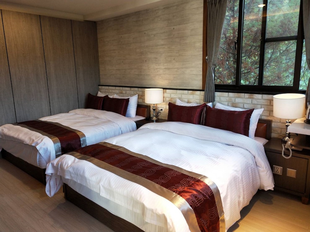 Huaman Hot Spring Villa 24/68