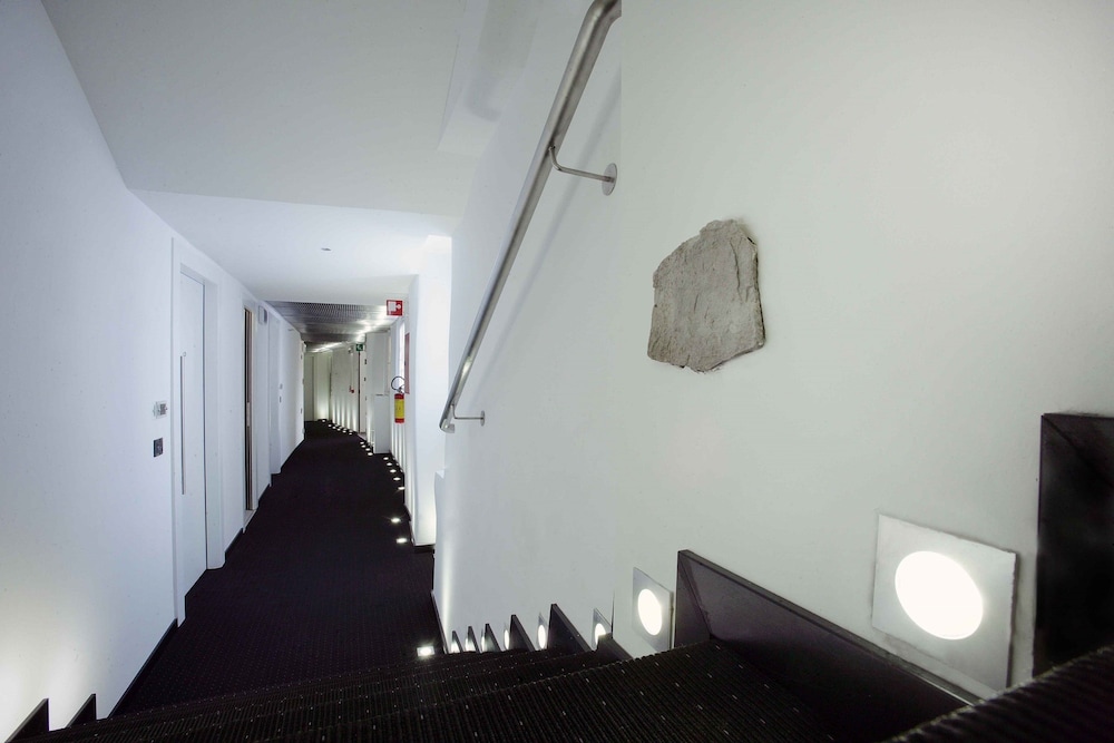 Urban Hotel Design 70/72