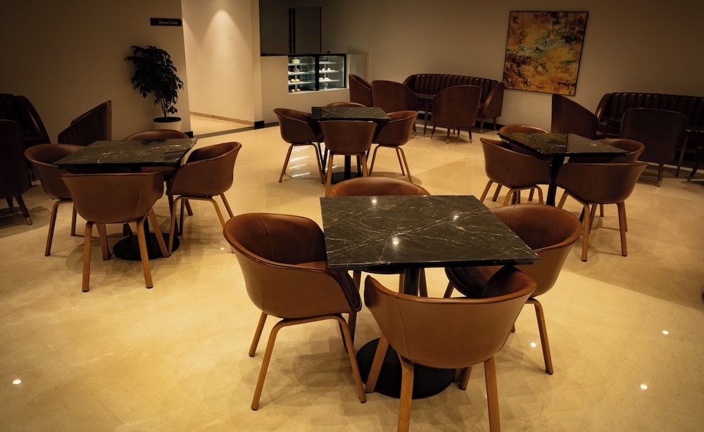 Gokulam Grand Hotel Kozhikode 30/37