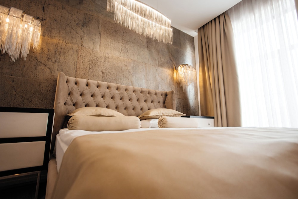 Shirvanshah Hotel 24/70