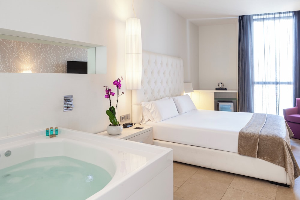جناح بسرير كينج بجاكوزي، Sb Plaza Europa 9/10