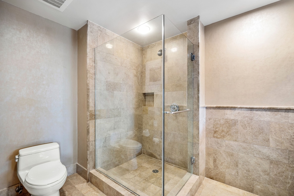 Palm Beach Singer Island Resort and Spa Luxury Suites 44/50
