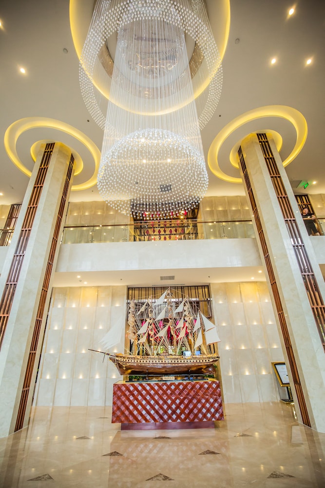 Central Luxury Ha Long Hotel 8/72