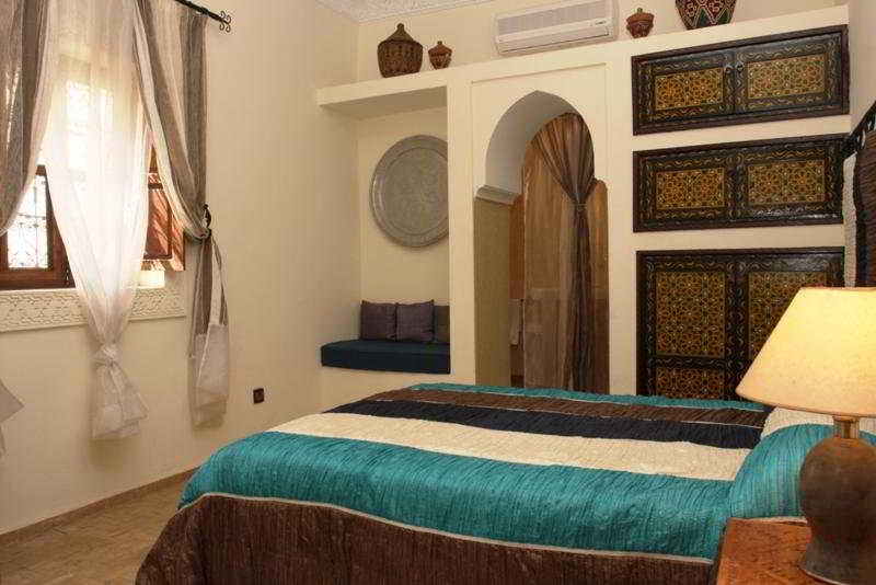 غرفة قياسية بسرير مزدوج