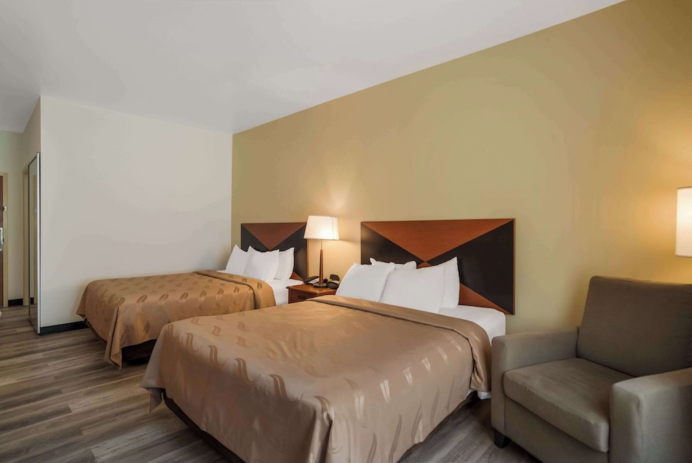 Quality Inn & Suites Chambersburg Northeast 9/47
