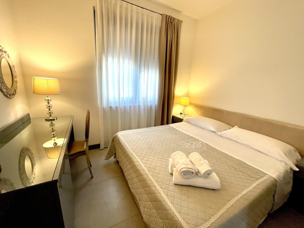 ECONOMY, QUEEN BED