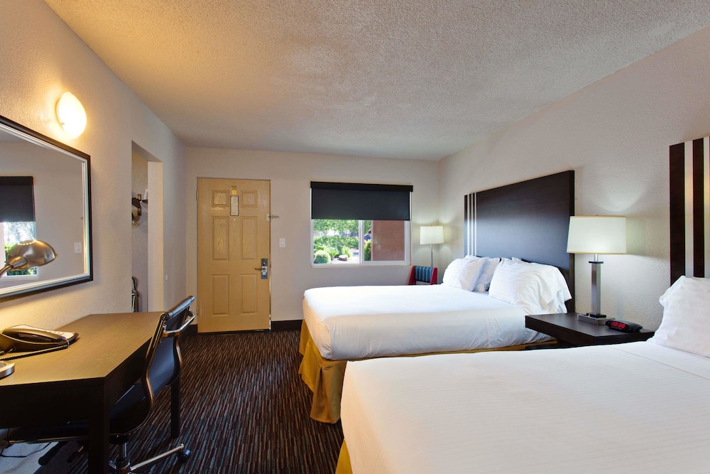 Days Inn by Wyndham Chowchilla Gateway to Yosemite 7/18