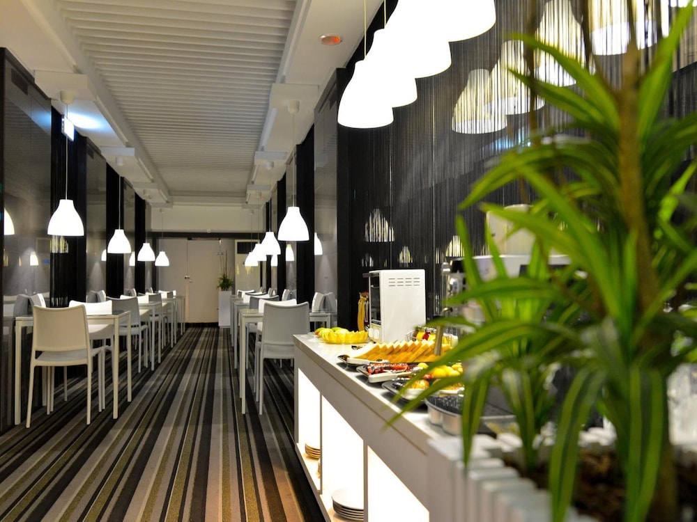 I Hotel 21/30