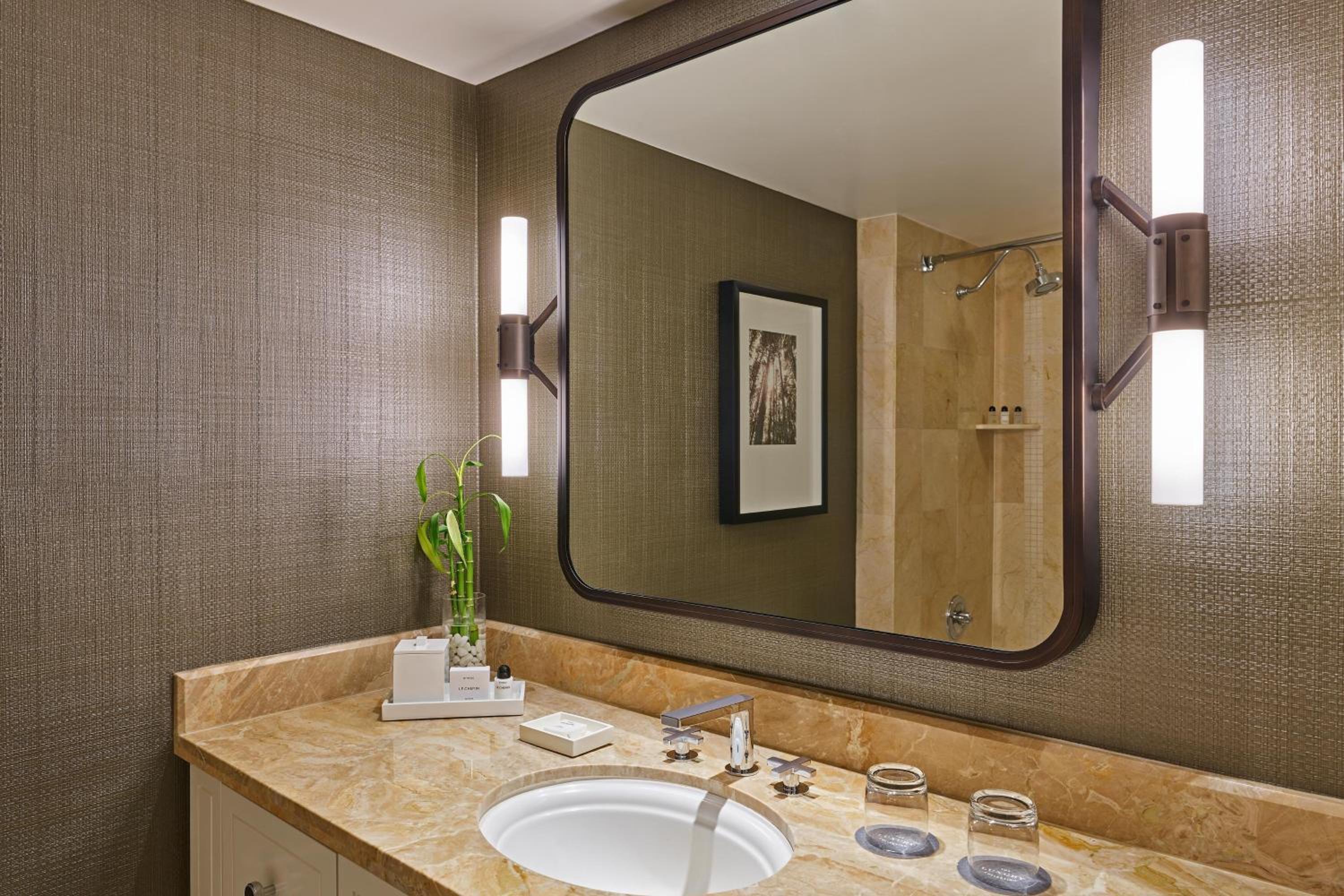 غرفة بسريرين مزدوجين مع دخول صالة النادي، The Whitley A Luxury Collection Hotel Atlanta Buckhead 3/4