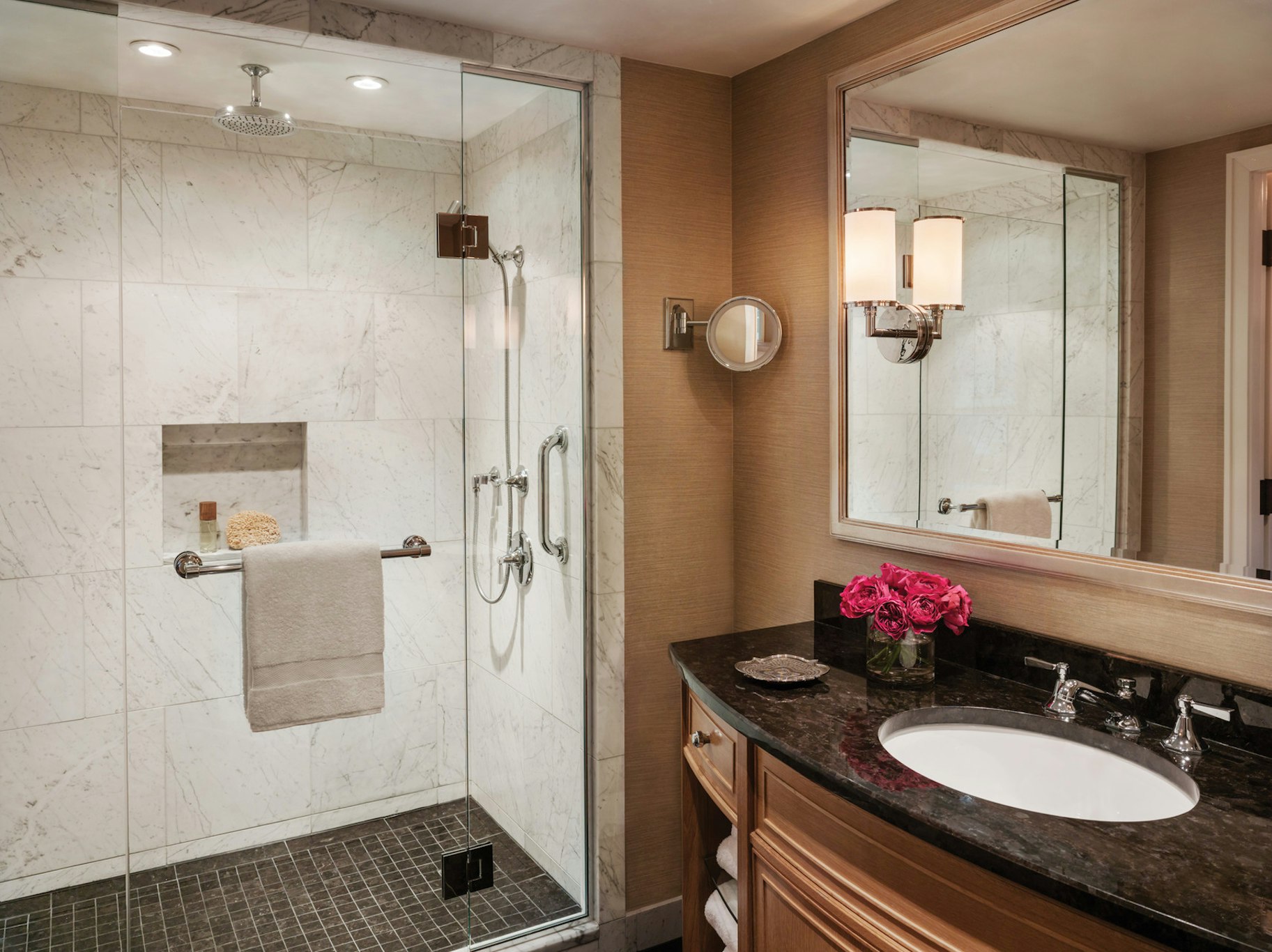 DELUXE, KING BED, GARDEN VIEW, ACCESSIBLE