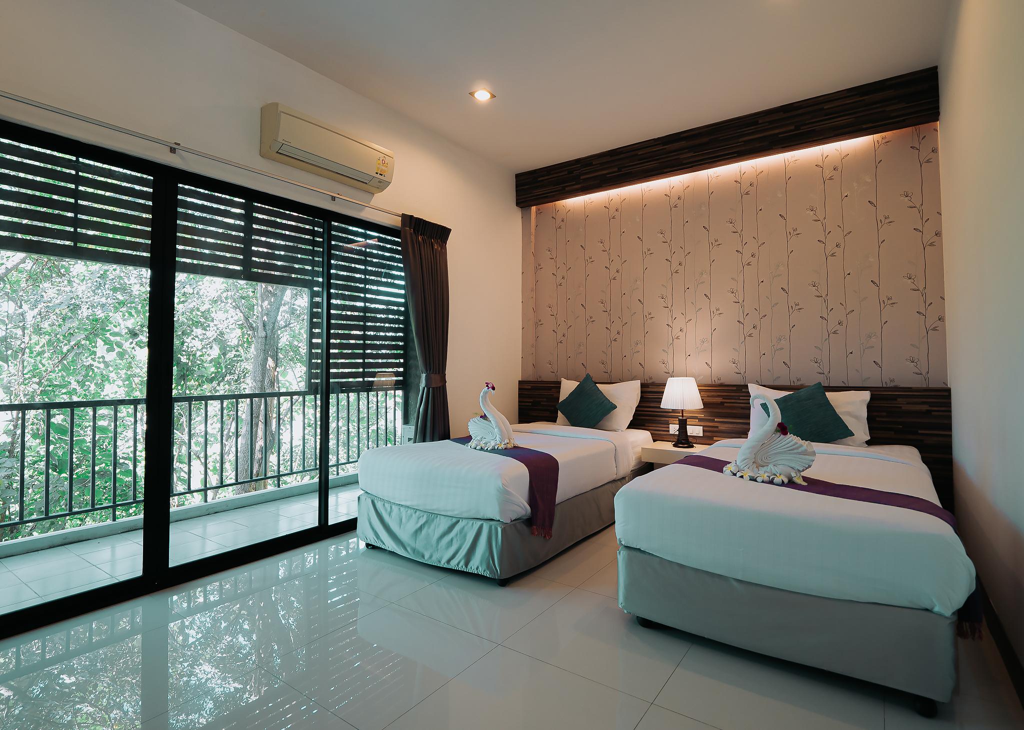 Standard, Twin Beds