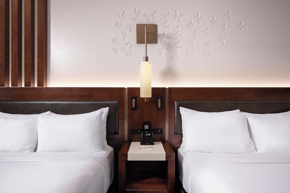 Monarch, Grand, 2 Queen Beds