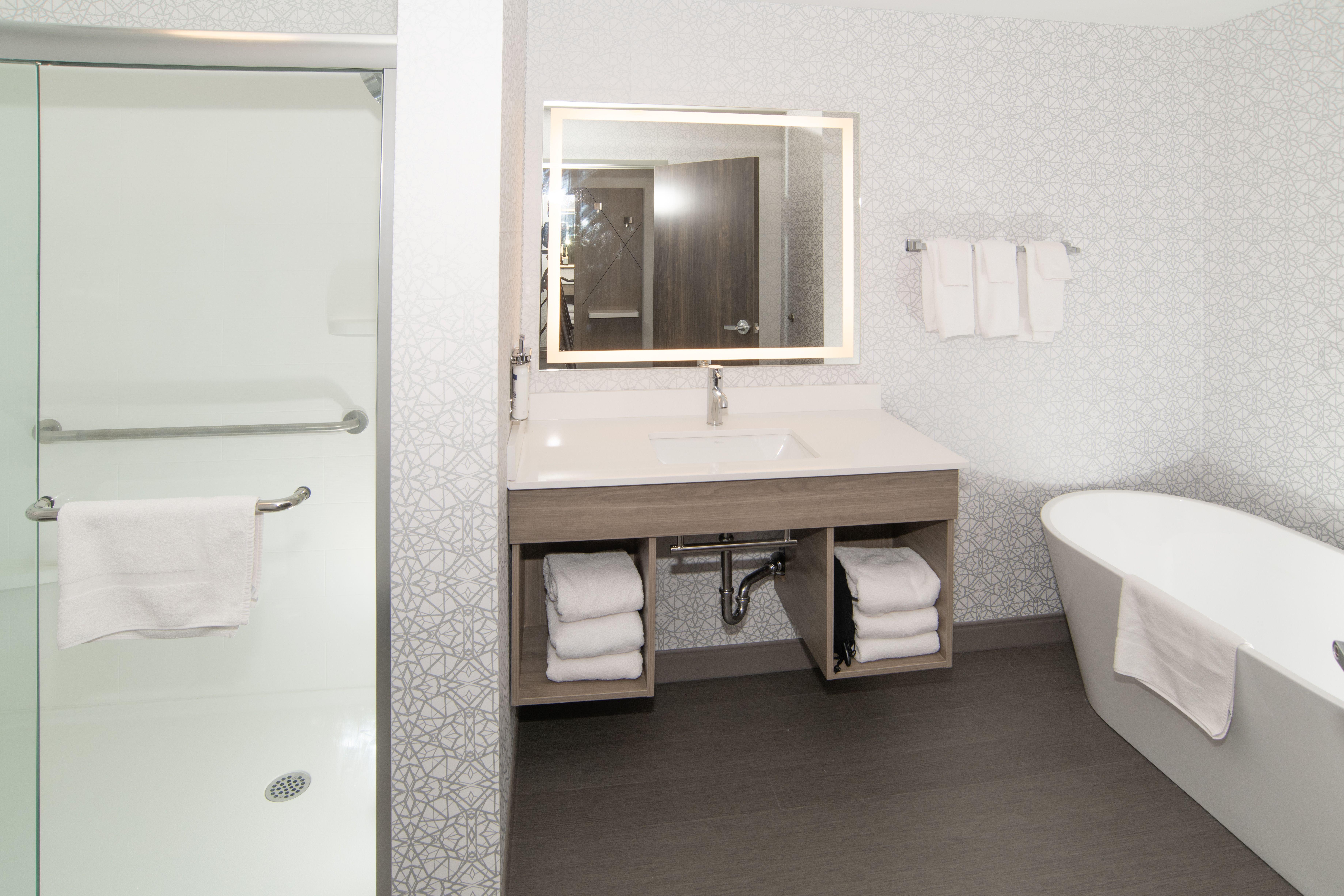 Suite, King Bed