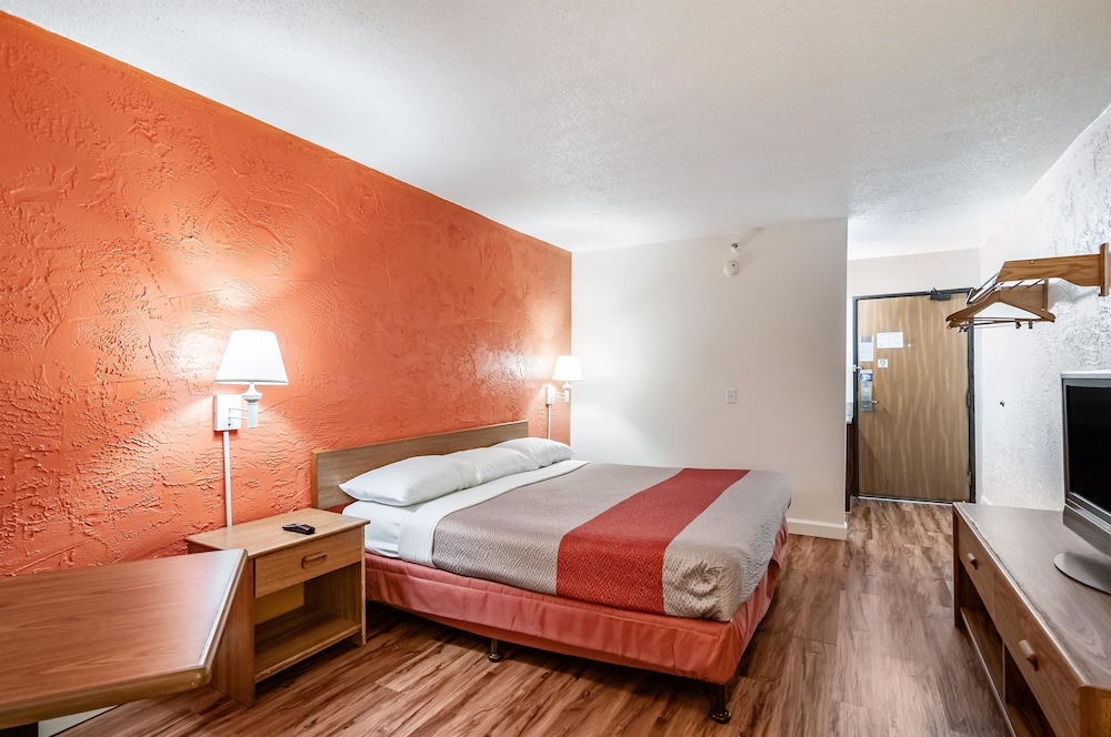 Motel6 Naperville, IL 14/44