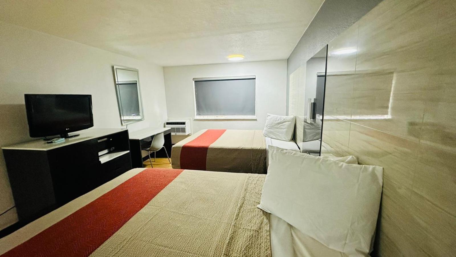 Evergreen Inn Suites Portland 40/48