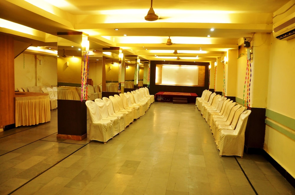 HOTEL SUDARSHAN PALACE 30/48