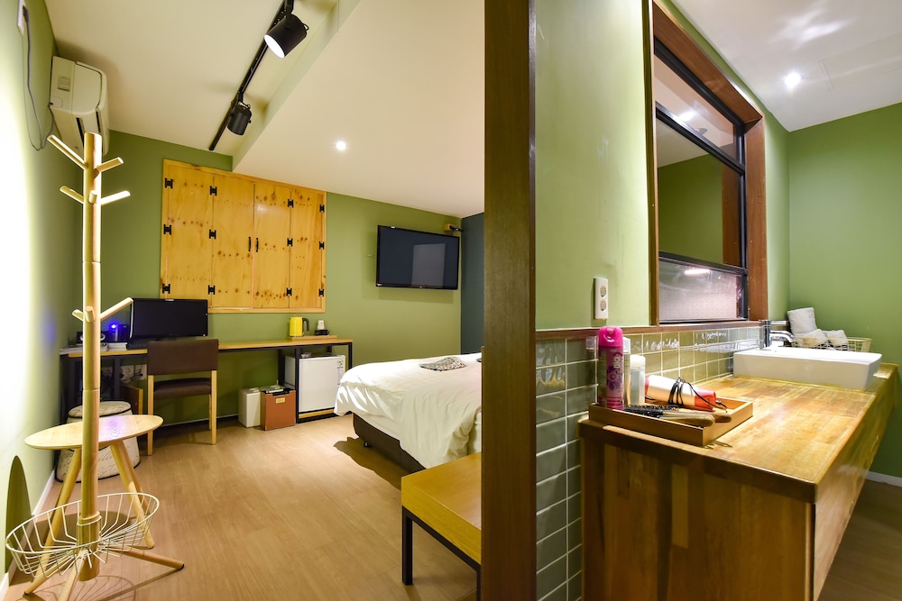 25 Hours Hotel 2 21/50