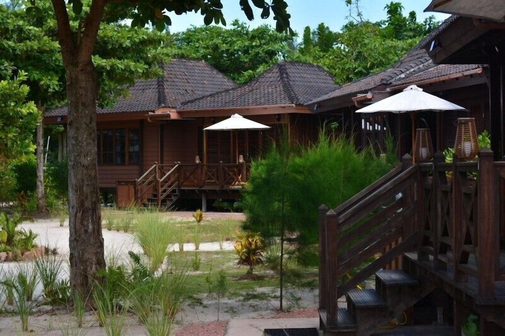 Heliconia Grove 4/46