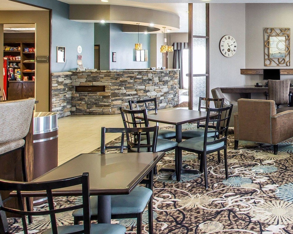 Comfort Suites Hudson I-94 Hudson WI 30/40