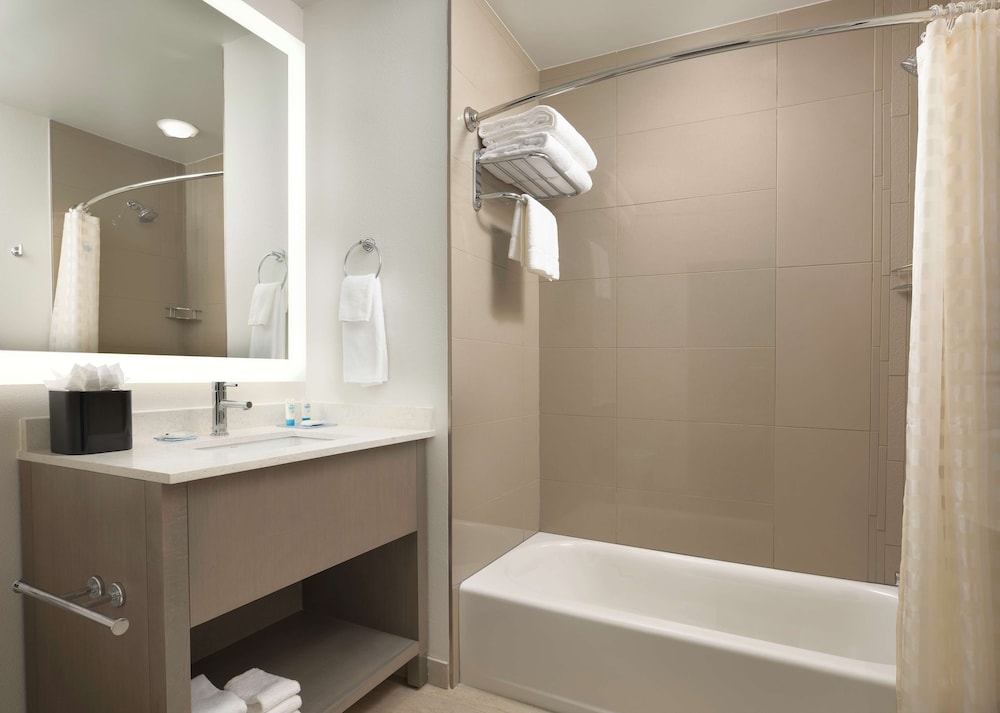 Hyatt House San Jose Airport 40/41