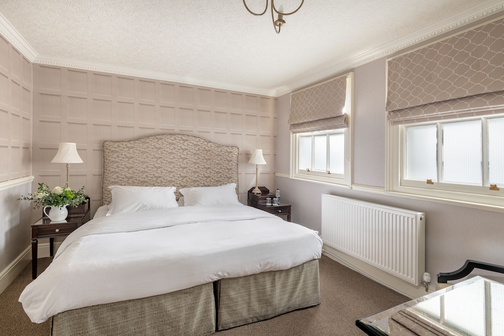 SUPERIOR, DOUBLE OR TWIN BED