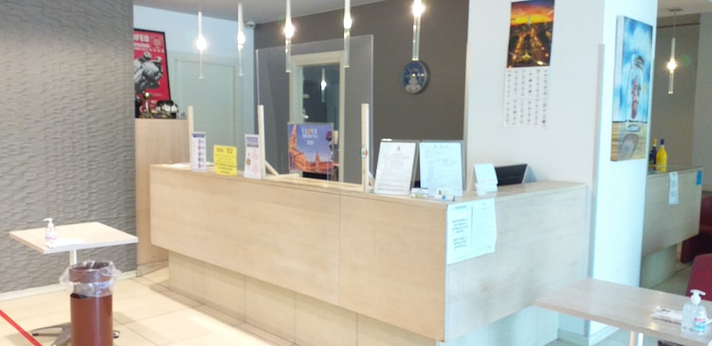 Hotel Lux Modena 5/65