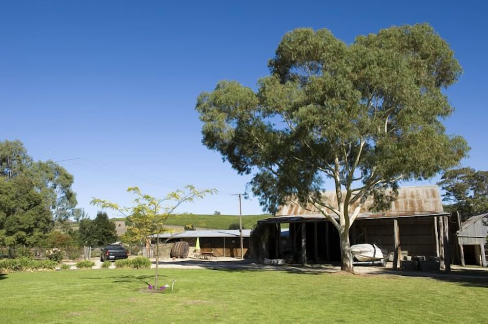 Barristers Block Vigneron Villa 6/8