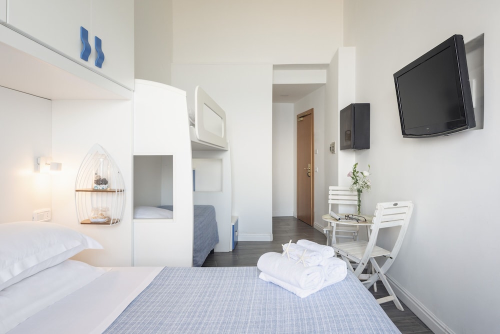 Family, Quadruple, 1 Queen and 1 Bunk Bed, Sea View