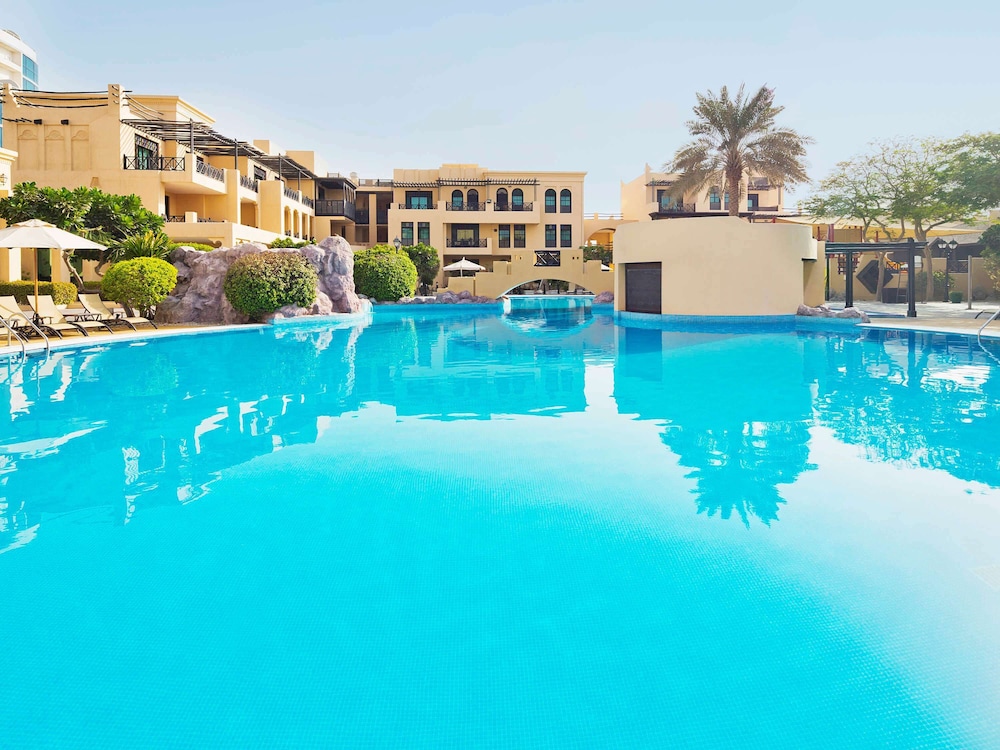 Novotel Al Dana Resort 8/75