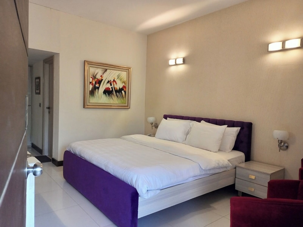 Airport Hotel 19/59