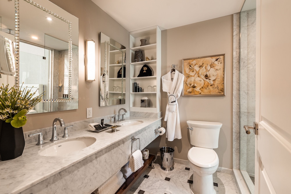 غرفة كلاسيكية بسريرين كوين بإطلالة على المدينة، Hotel Birks Montreal 5/5