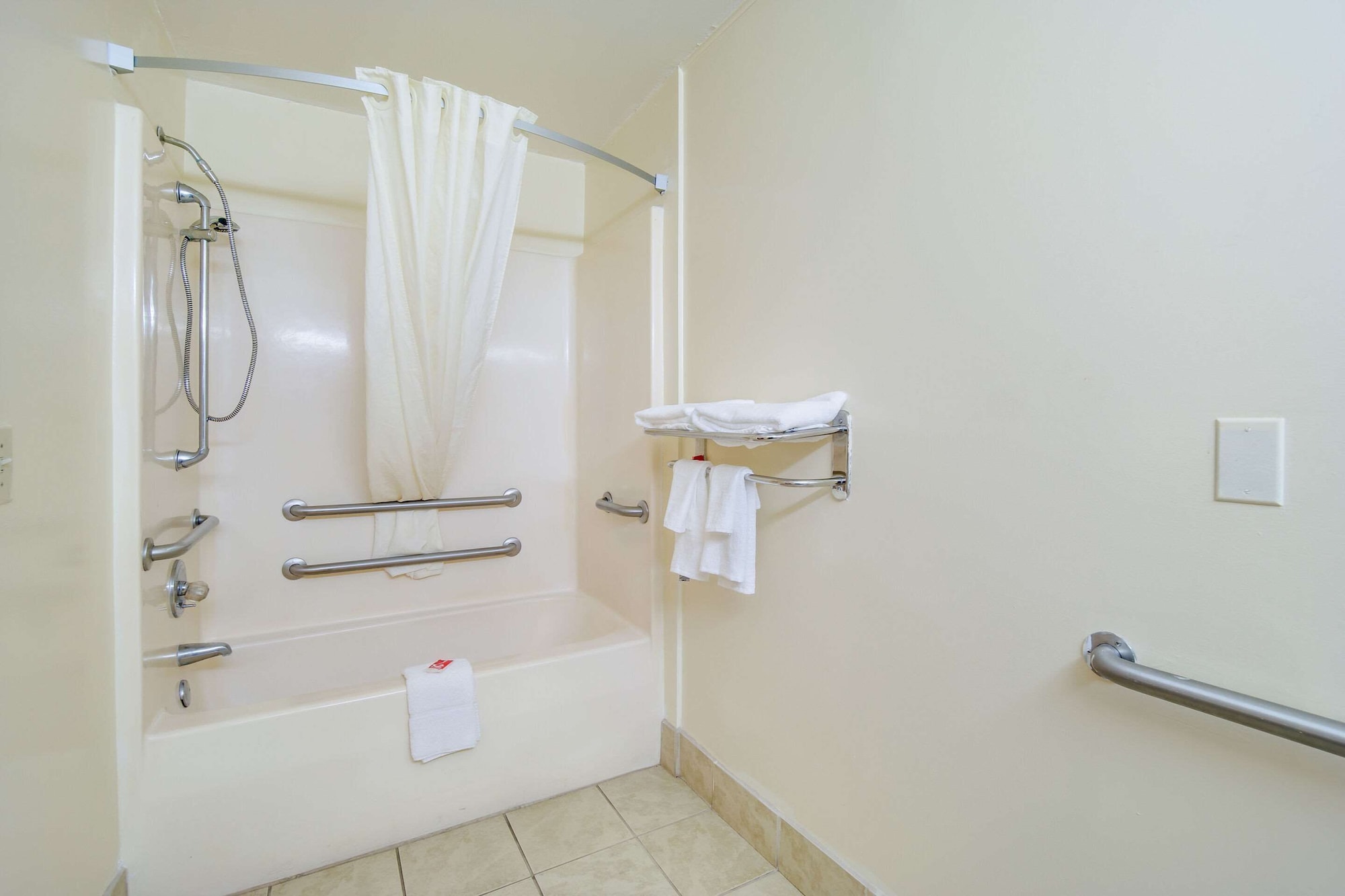 Standard, King Bed, Econo Lodge Santee SC 4/4