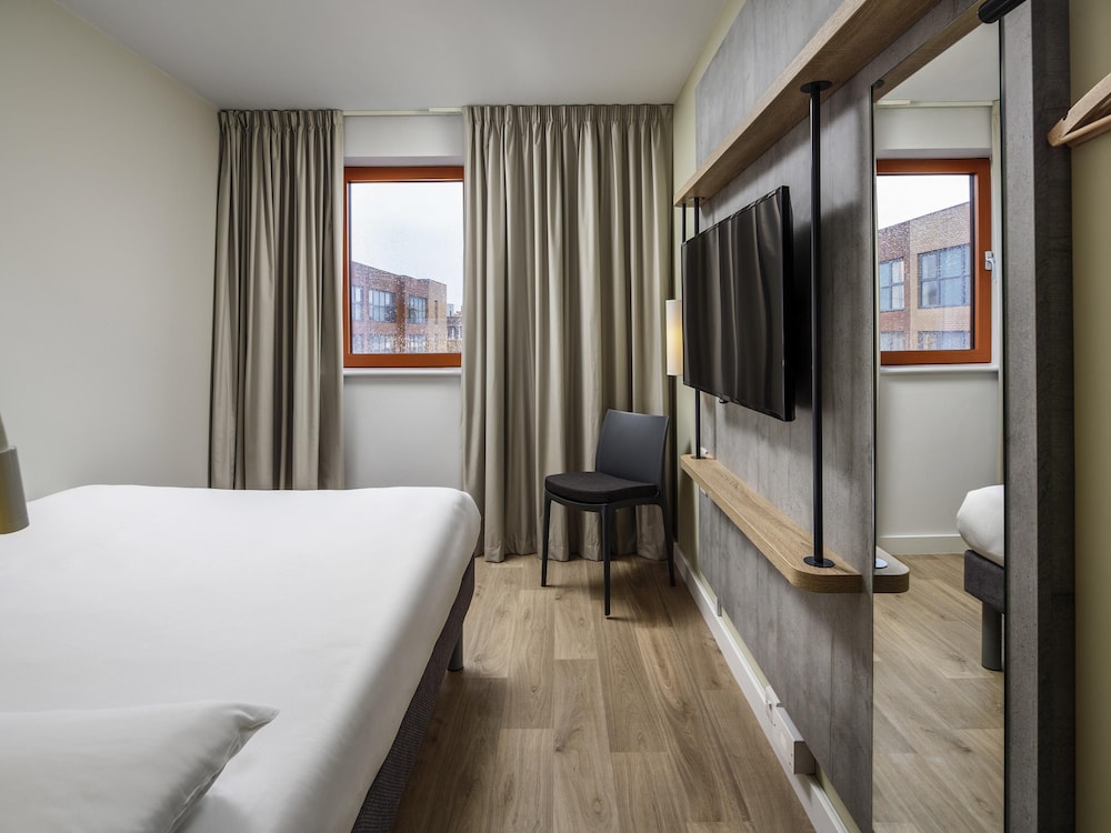 ibis budget Swindon 8/50