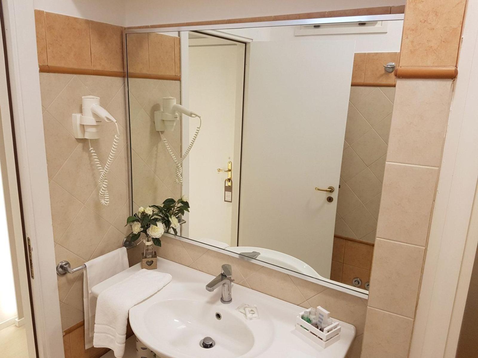 غرفة سوبيريور ثلاثية، HOTEL GABBIANO BEACH 8/10