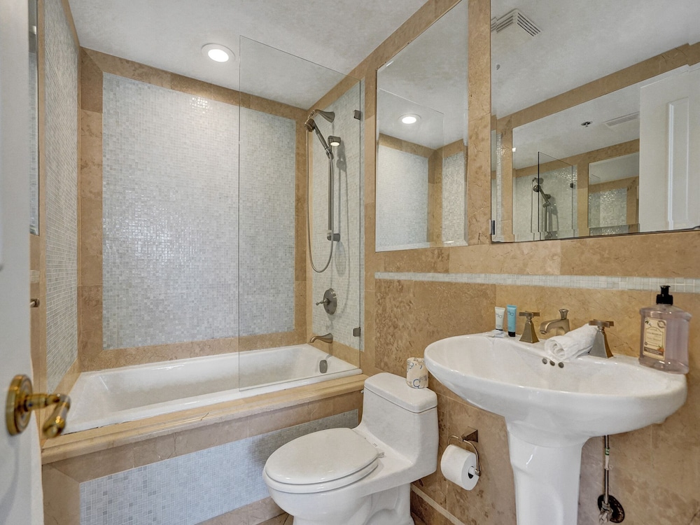 Penthouse, Twin Beds, 4 Queen Beds, Ocean Front