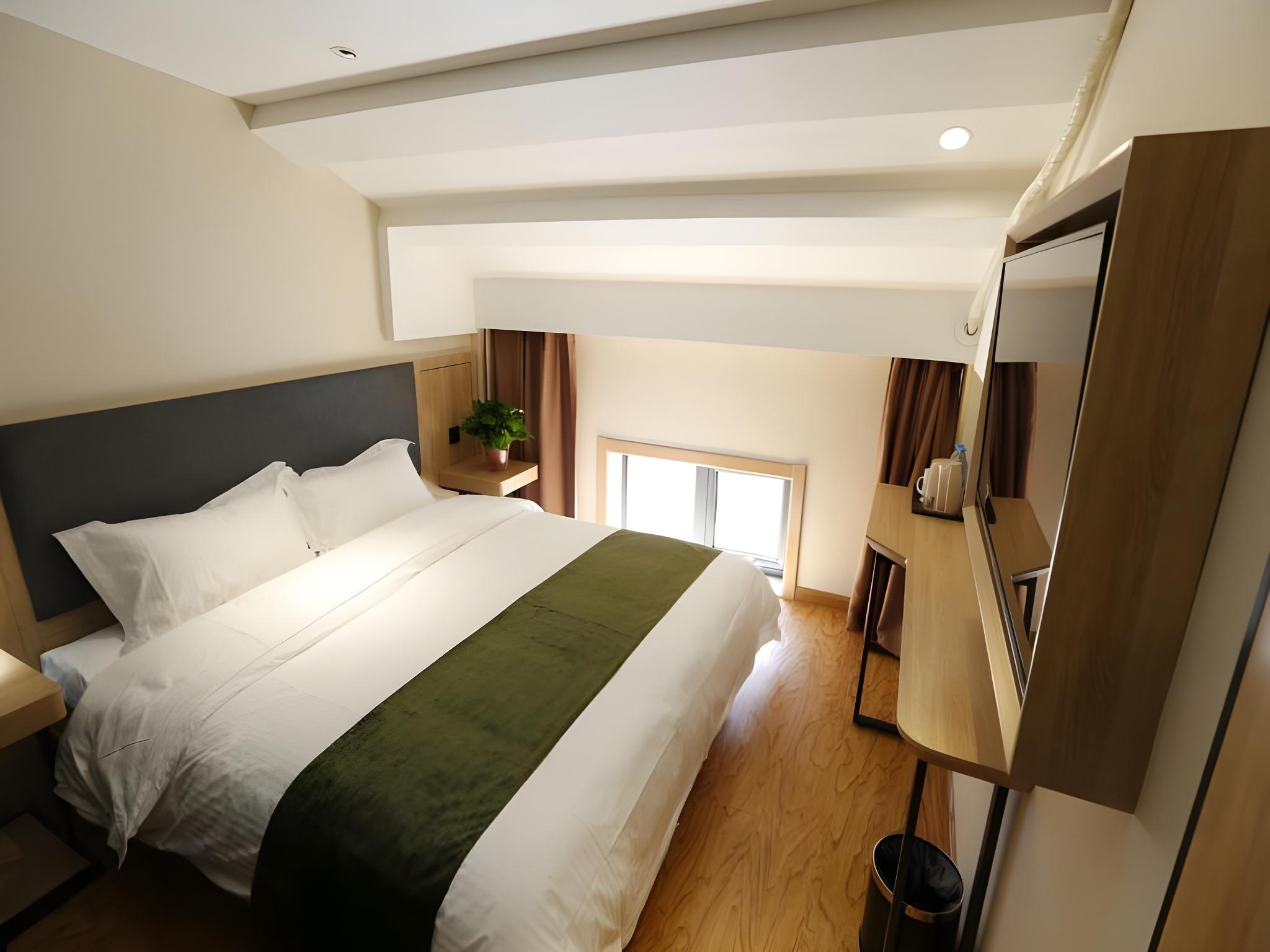 SUPERIOR, QUEEN BED