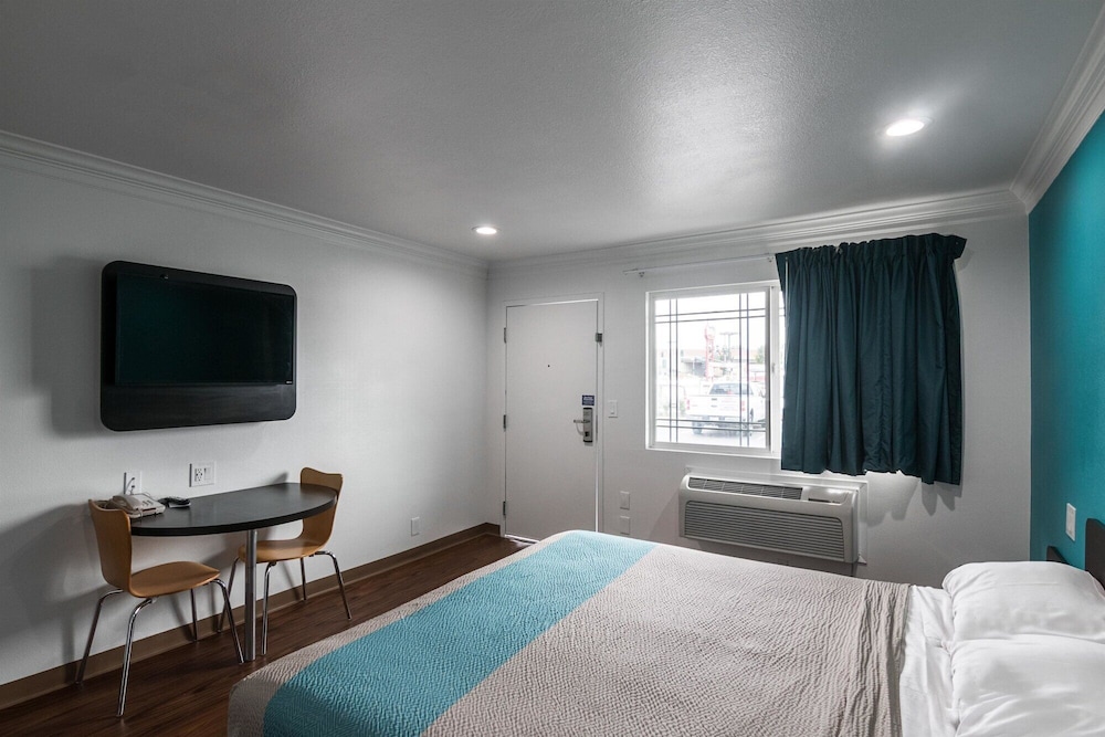 Motel6 Norwalk, CA 26/43