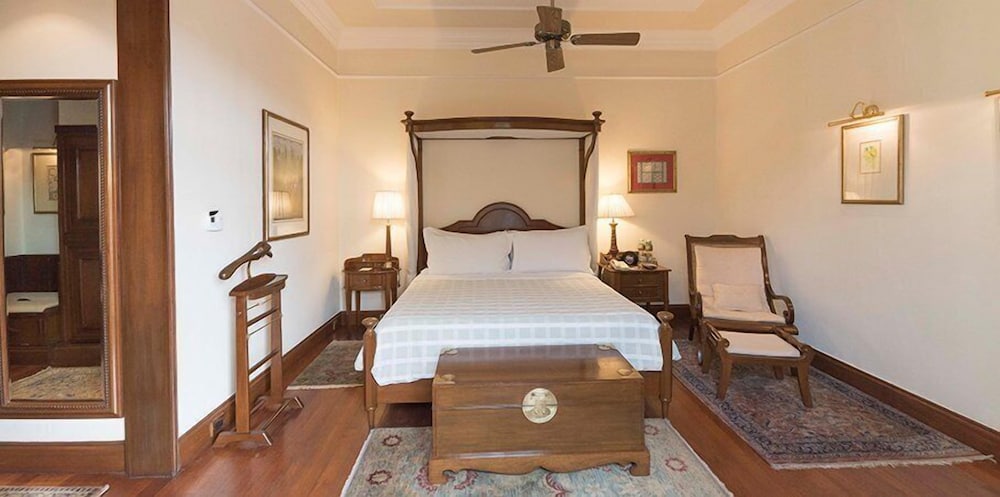 THE OBEROI GRAND 9/81