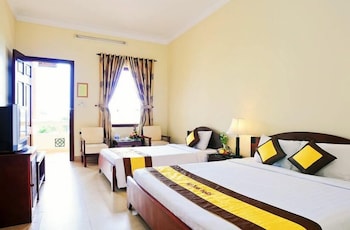 Beachfront Hotel 7/57
