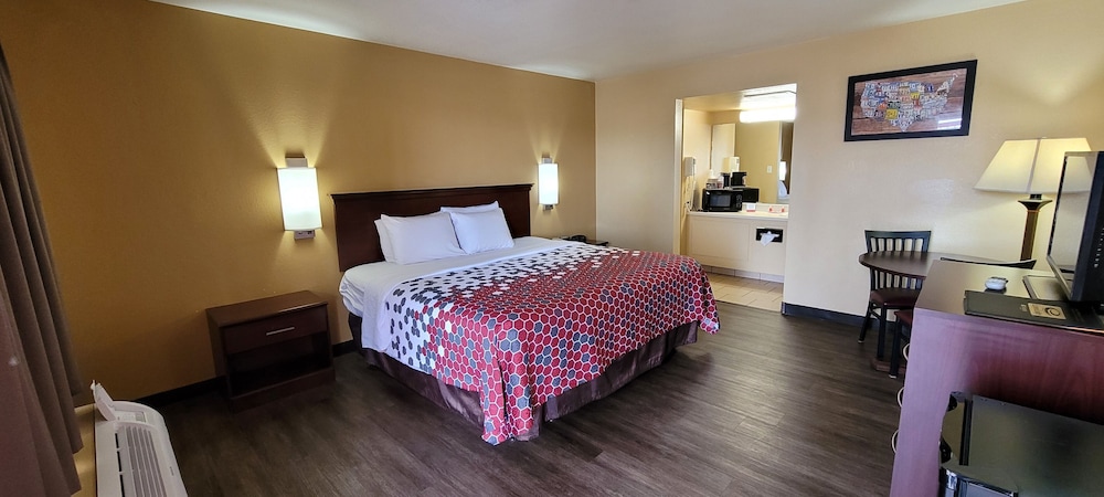 Econo Lodge McAlester 8/27