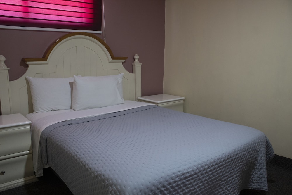 DELUXE, DOUBLE BED