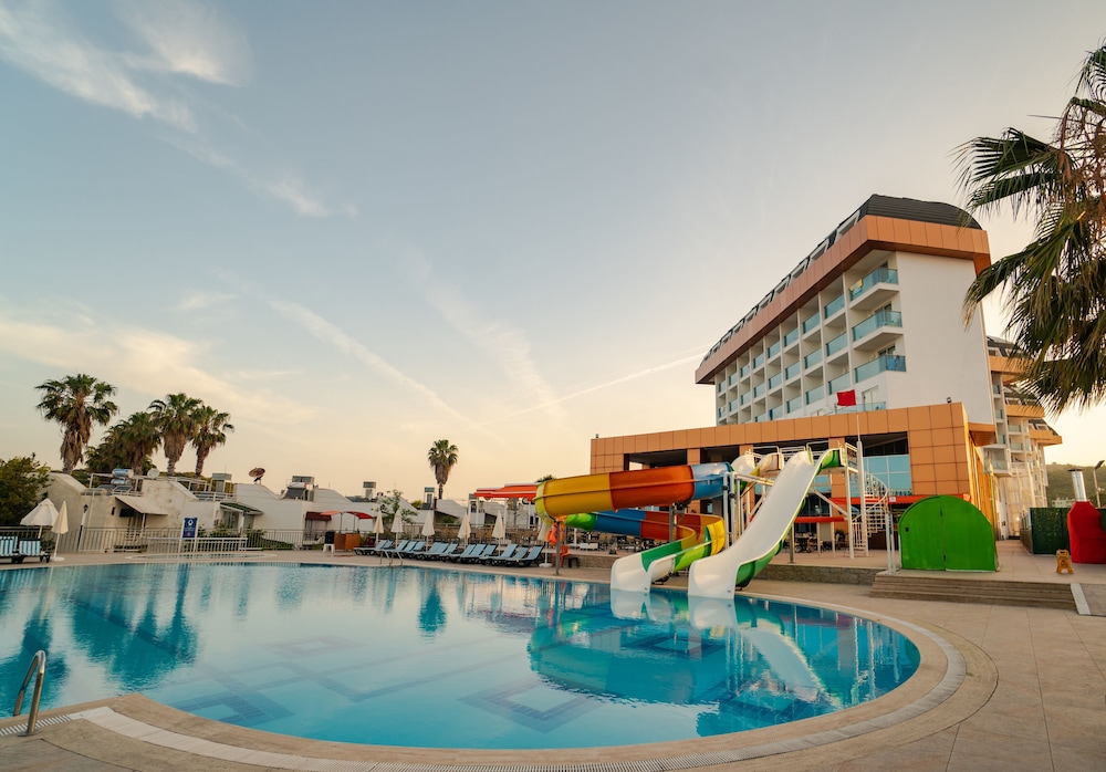 Throne Beach Resort and Spa 40/50